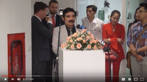 Phạm Lực trong buổi ra mắt tại Đại sứ quán Đan Mạch